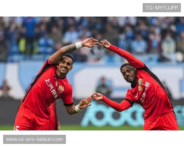 上海海港莱昂纳多高速带球直塞：速度之翼点亮城市夜空