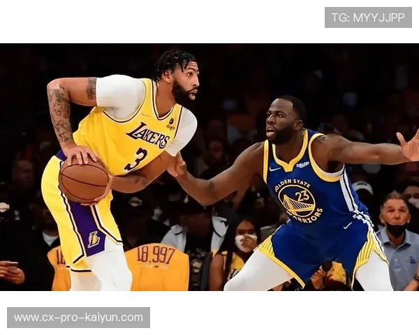 戴维斯卡位优势尽显 戴维斯卡位优势尽显